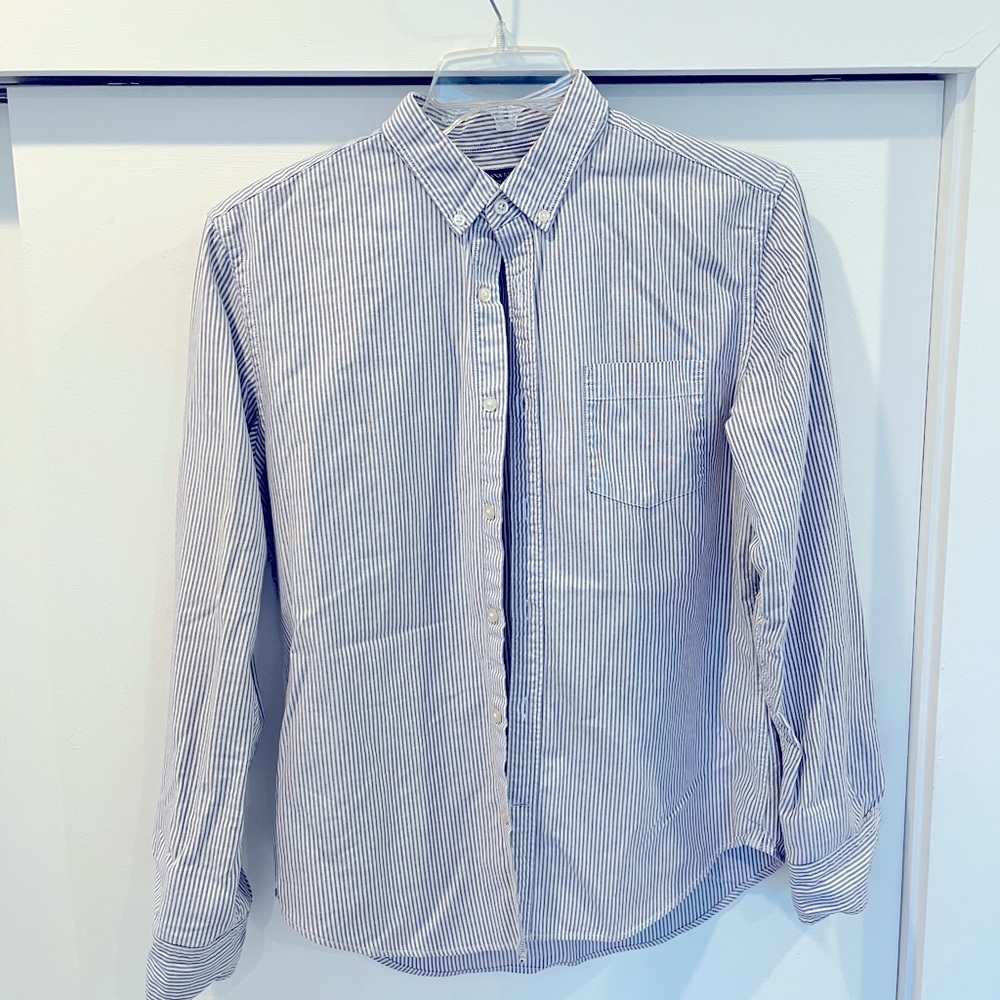Men’s medium grant fit Banana Republic dress shirt, white with blue stripes